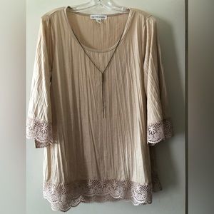 New York Laundry Tan Cotton Top with attached necklace Size XL Lace embroidery